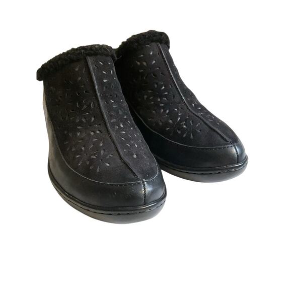 Clarks Black Suede Slip On Mules Shoes Women's Sherpa Lined Sz 7.5 M Comfort - Picture 8 of 12